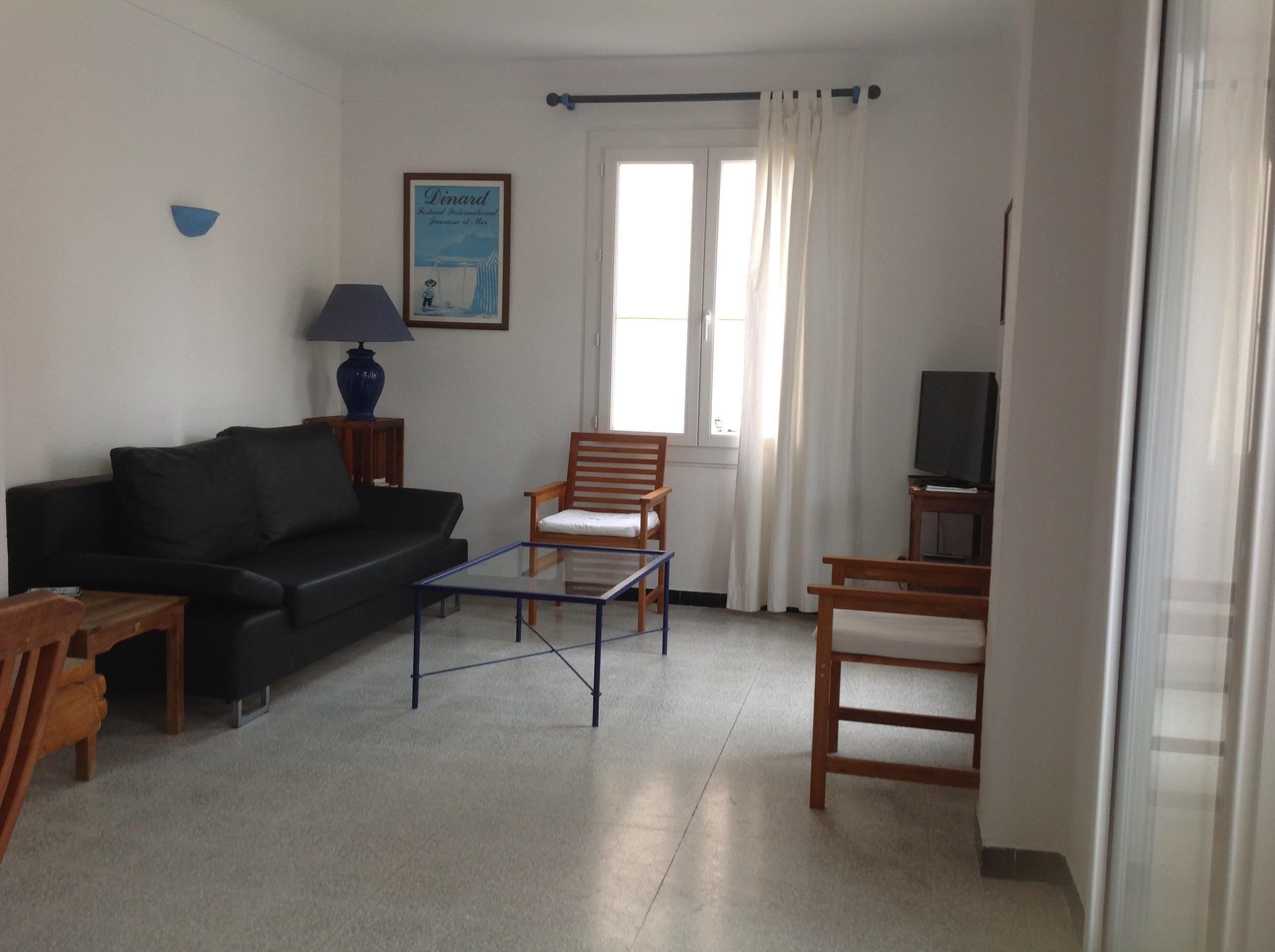 PROMO 24/08 to 31/08/2019 House located on the beach with sea view from upstairs.