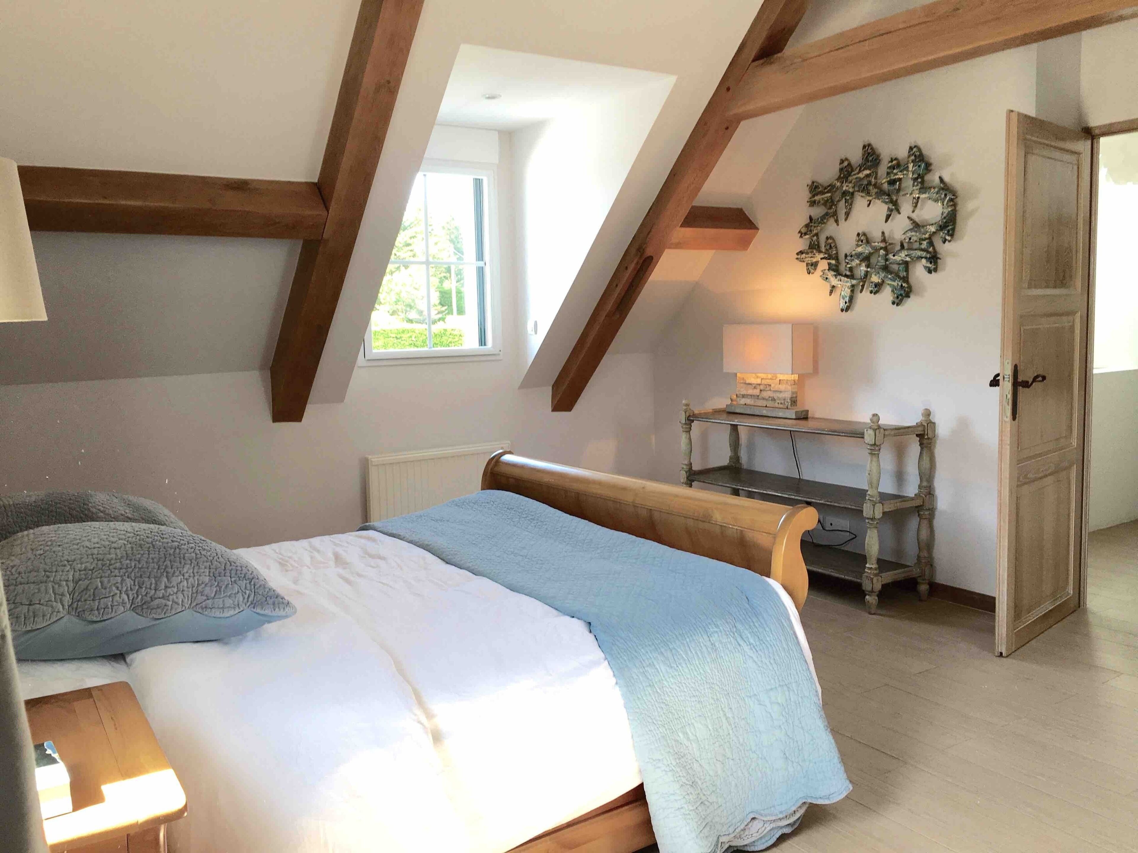 8 habitaciones, tabla de planchar con plancha, wifi y ropa de cama 