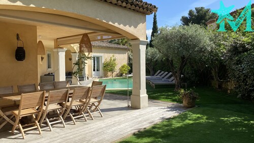 Villa Mamatai : le charme d'une bastide classée 4 étoiles à 350m de la plage !