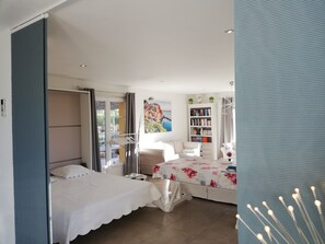 4 Schlafzimmer, Bügeleisen/Bügelbrett, Reisekinderbett, WLAN