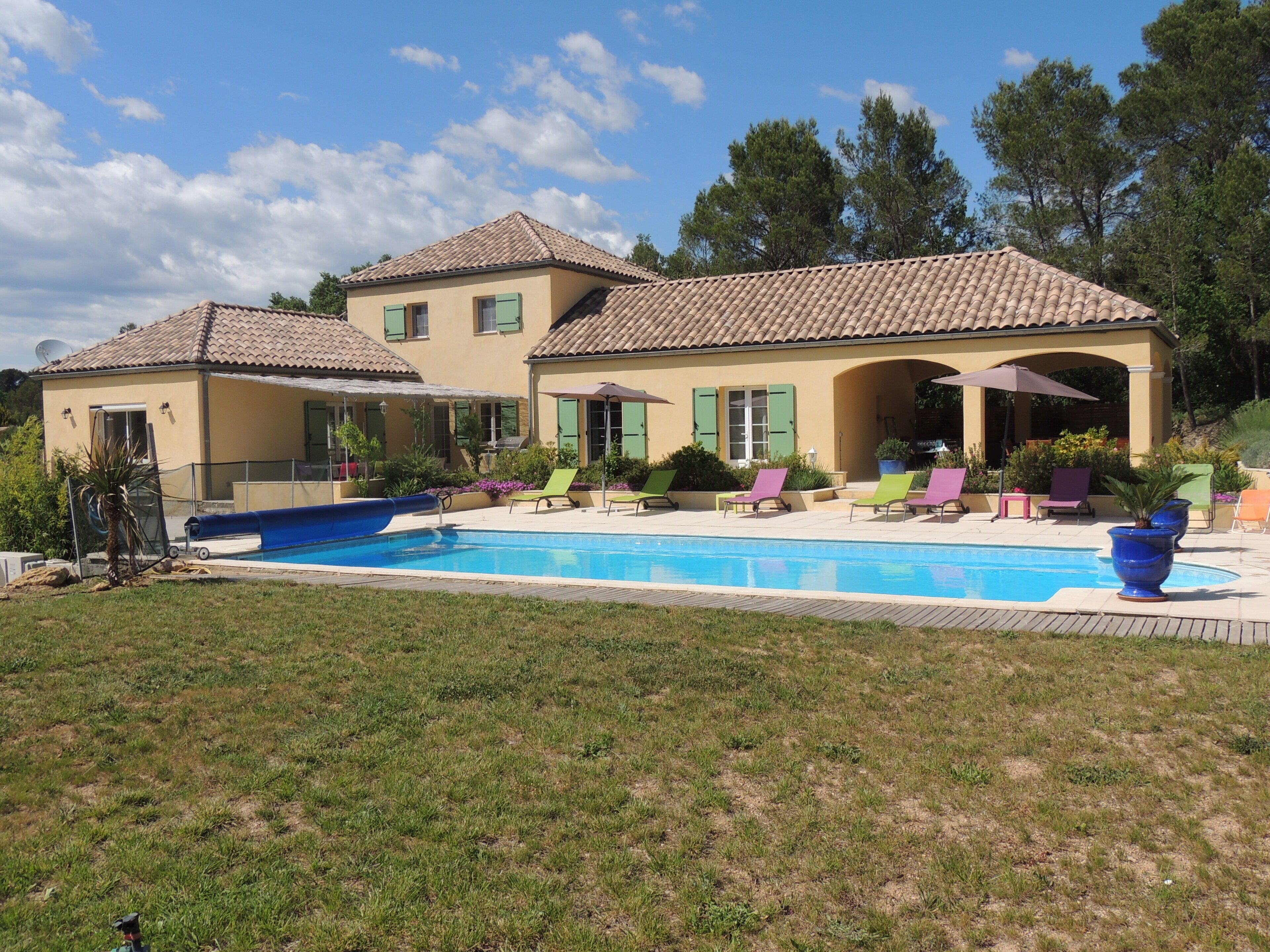 Piscina all'aperto, una piscina riscaldata