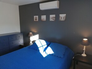 4 bedrooms, iron/ironing board, travel cot, WiFi