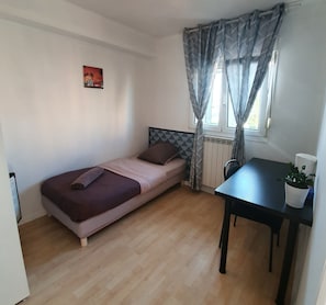 1 bedroom, desk, iron/ironing board, free WiFi