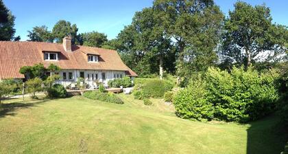 authentique maison normande en colombages avec parc paysagé proche bois et mer