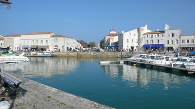 Villa+piscine privée 4 étoiles à l'ILE DE RE, village La Noue, sleeps 10 wifi