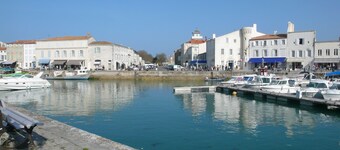 Villa+piscine privée 4 étoiles à l'ILE DE RE, village La Noue, sleeps 10 wifi