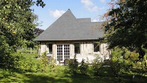 Exterior - Very quiet and beautiful nature view, charming gite near Honfleur (Gonneville-Sur-Honfleur)