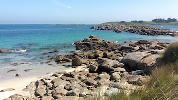 Una spiaggia nelle vicinanze