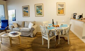 Dining - Apartment / sea view / beach 100m / private parking. (Perros-Guirec)