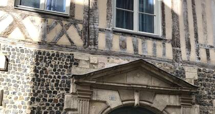 Cozy studio - center - Wifi - parking nearby - private courtyard