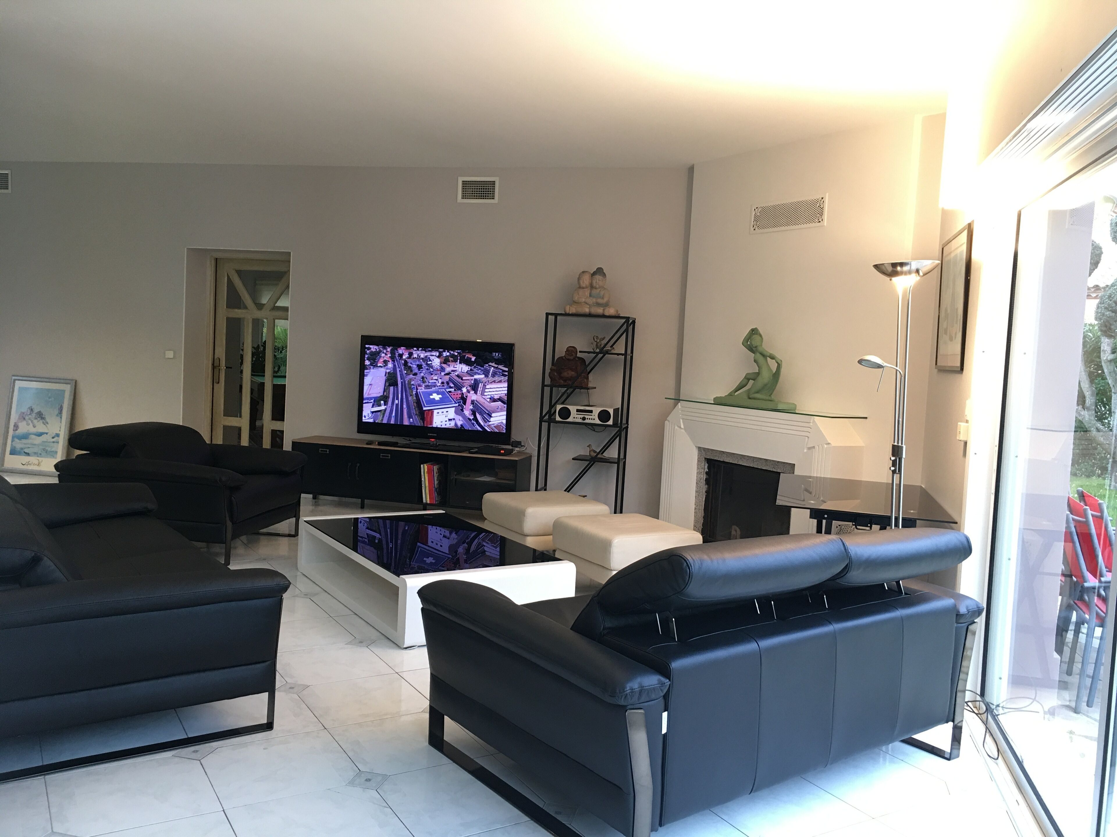 Standing villa, a maximum of 12 people, good services, pool, billiard, sauna