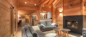 Chalet premium au centre des Carroz,  7 chambres, 8 sdb, sauna, billard