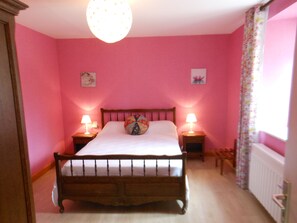 2 chambres, fer et planche à repasser, lit parapluie, Wi-Fi gratuit