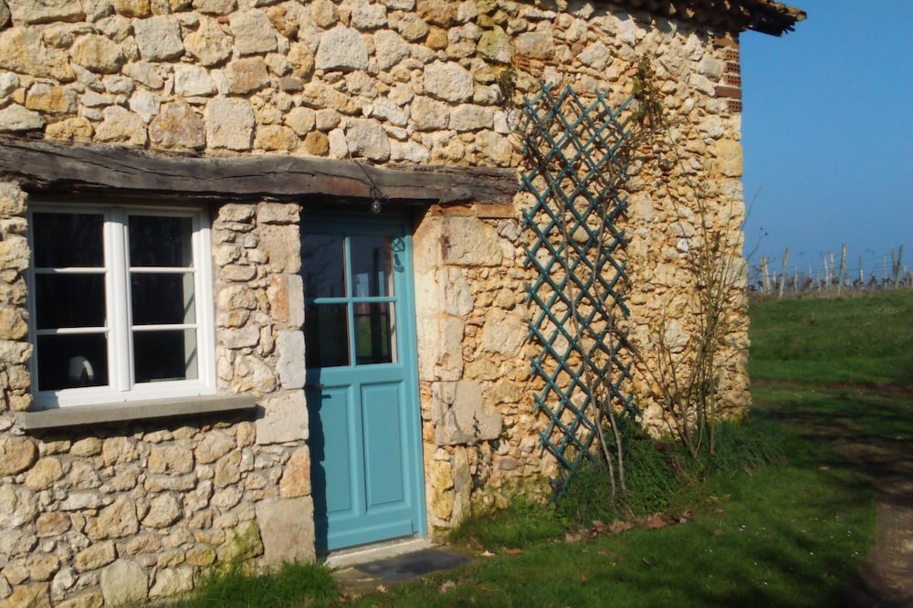 "La foigniere" Old stone outbuilding