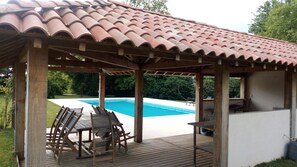 Outdoor pool - "La foigniere" Old stone outbuilding (Sainte-Maure-de-Peyriac)