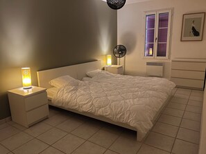 4 slaapkamers, een strijkplank/strijkijzer, reisbedje, wifi