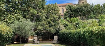 Søt hus med svømmebasseng i pittoreske landsbyen Massif des Maures