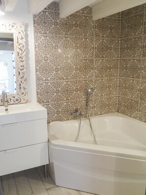 Badewanne, Toilettenpapier