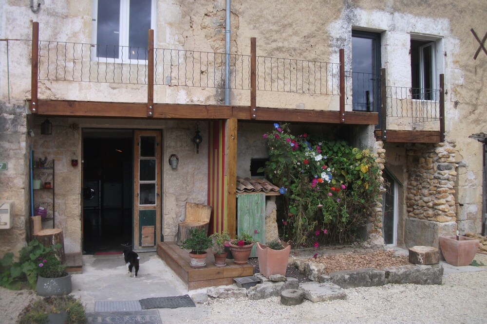 Quiet, comfortable room in charming surroundings