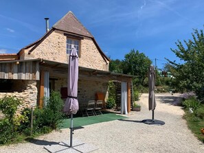Outdoor dining - Charming cottage, private turquoise pool, PLAZAC-prox. treasures of Périgord (Plazac)