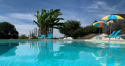 Charming cottage, private turquoise pool, PLAZAC-prox. treasures of Périgord