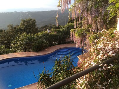 VILLA vacacional con impresionante vista a 4 Km. de la playa 'Cala Canyelles'