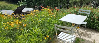 House on quiet shady plot, near sea, village center and cycle paths