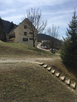 Property grounds - P - Renovated studio sleeps 4 - Week and/or Weekend (Lans-en-Vercors)