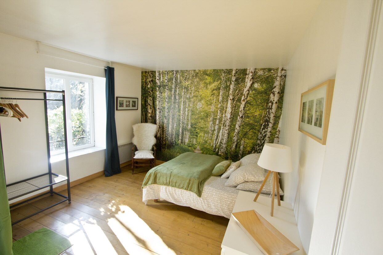 Chambre. Au rez de jardin, plain pied, aucune marche depuis le jardin, accès PMR