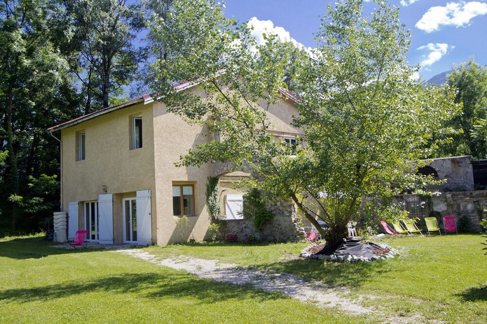 Large bright house, 200m², 5 bedrooms, high comfort, 20min away from ski runs
