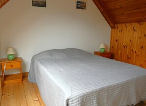 2 عدّة غرف نوم ومكواة/لوح كي وسرير سفر وواي فاي مجانًا