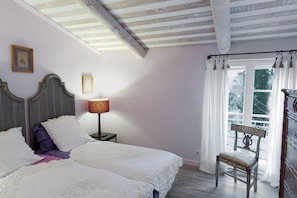 5 bedrooms, desk, iron/ironing board, travel crib - AIX en PROVENCE, 10mn Belle Bastide Aixoise, (Le Tholonet)