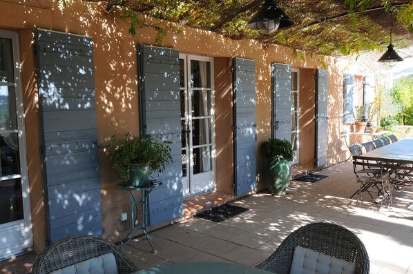 Outdoor dining - AIX en PROVENCE, 10mn Belle Bastide Aixoise, (Le Tholonet)