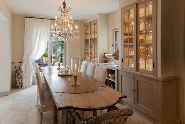 Dining - Authentic Bastide in Aix en Provence Clim, Swimming pool, 5 bedrooms, 10 travellers (Le Tholonet)