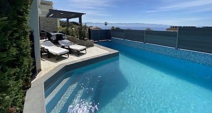 150 m from the legendary Rte des Sanguinaires, villa with pool and sea view