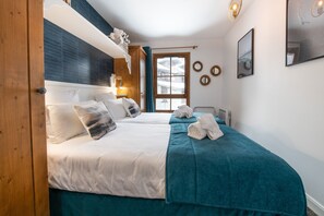 2 chambres, coffres-forts dans les chambres, fer et planche à repasser