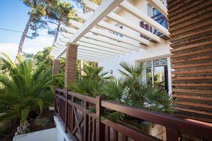 Property grounds - 200 meters from the beach: VILLA IN THE CENTER of Cap Ferret, beautiful garden with trees (Lege-Cap-Ferret)
