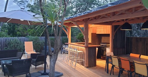 200 mètres des plages : VILLA EN PLEIN CENTRE du Cap Ferret, beau jardin arboré