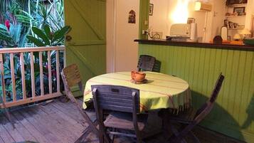 Outdoor dining
