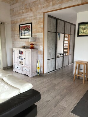 4 habitaciones, escritorio, tabla de planchar con plancha y wifi gratis