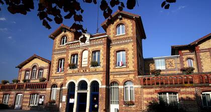 Luxury house close to Disney & Paris wifi & breakfast free.