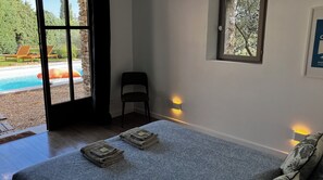 1 slaapkamer, een strijkplank/strijkijzer, wifi, beddengoed