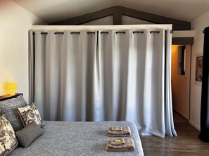 1 室のベッドルーム、アイロン / アイロン台、WiFi、ベッドシーツ