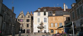 Auxerre Center - Modern contemporary