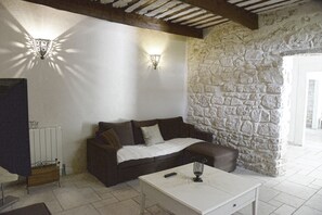 Smart TV, fireplace - Provencal farmhouse renovated with taste, simplicity and comfort with its large pool (Pernes-Les-Fontaines)