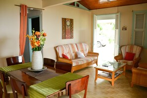 Dining - Beautiful Creole villa: Panoramic view, large private garden. Equipped with wifi (Staint Luce)