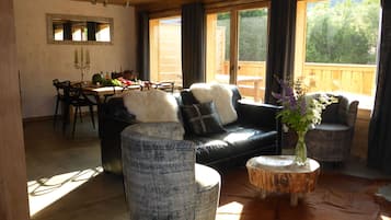 TV, fireplace, DVD player, offices