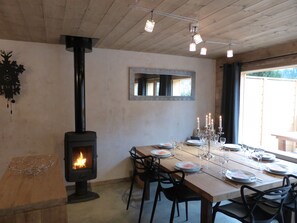 Dining - 1/2 Chalet close to the center, quiet, private parking, 4 bedrooms 2 bathrooms (Chamonix-Mont-Blanc)