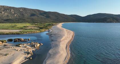 Small house near the beach L'Immortelle<br>(800 meters on foot).