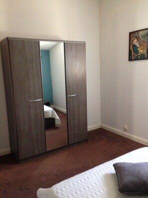 2 bedrooms, iron/ironing board, free WiFi